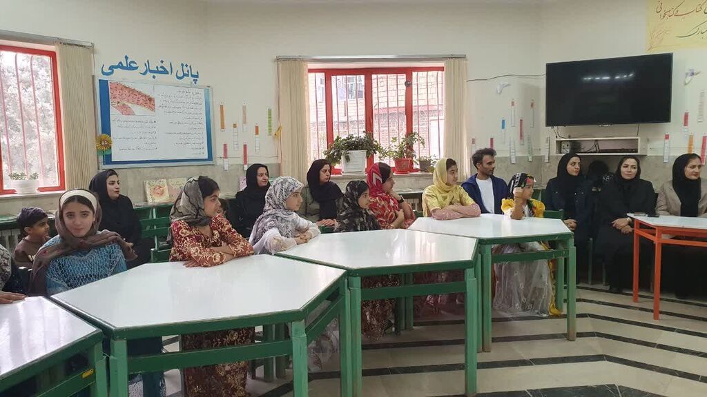 1369953-1 مرکز جوانرود میزبان "دورهمی کتاب" شد