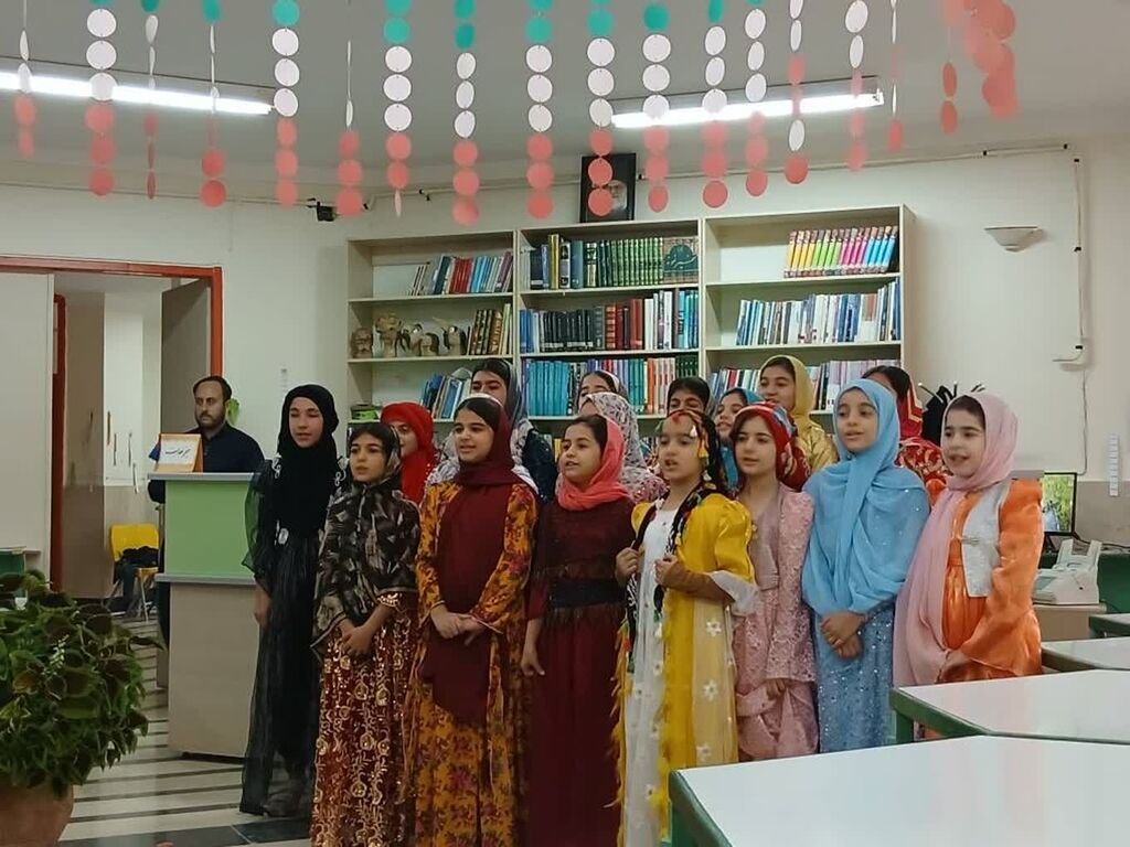 1369956-1 مرکز جوانرود میزبان "دورهمی کتاب" شد