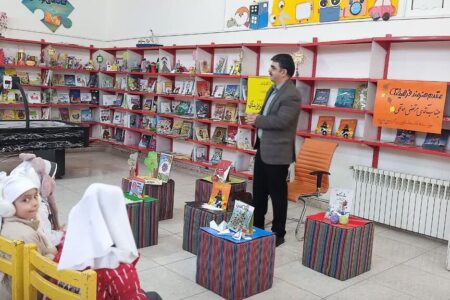 دانش آموزان و اعضا با «مرتضی حاتمی» نویسنده کتاب «نمک شیرین» دیدار کردند