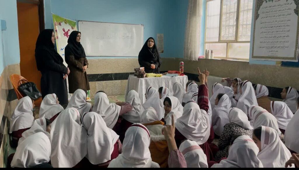 1370064-1 جشن کتاب در روستای هفت چشمه ایلام