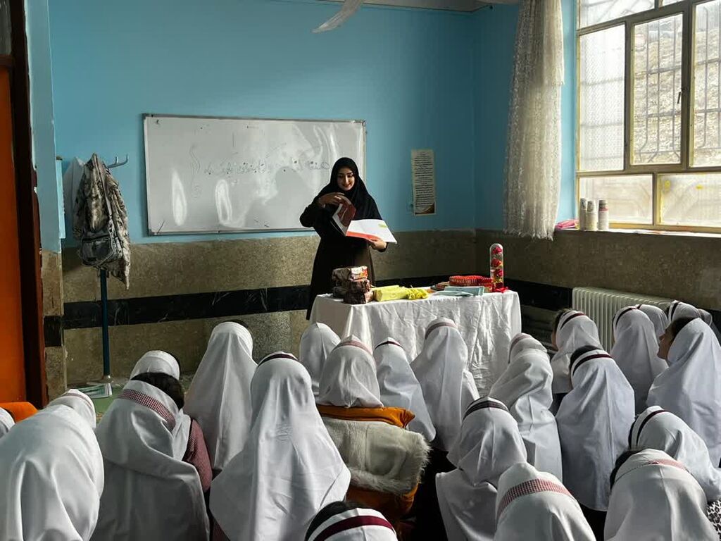 1370065-1 جشن کتاب در روستای هفت چشمه ایلام