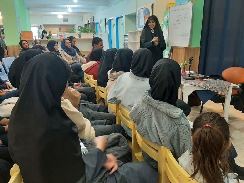 1370142-1 نشست دورهی آموزشی هویت دخترانه و تقویت مهارت های اعتماد به نفس و عزت نفس دختران