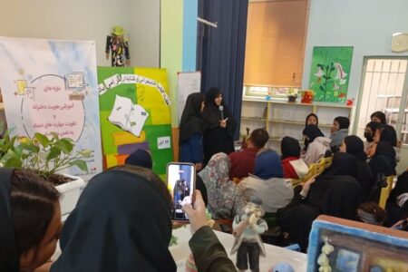 نشست دوره‌ی آموزشی هویت دخترانه و تقویت مهارت های اعتماد به نفس و عزت نفس دختران