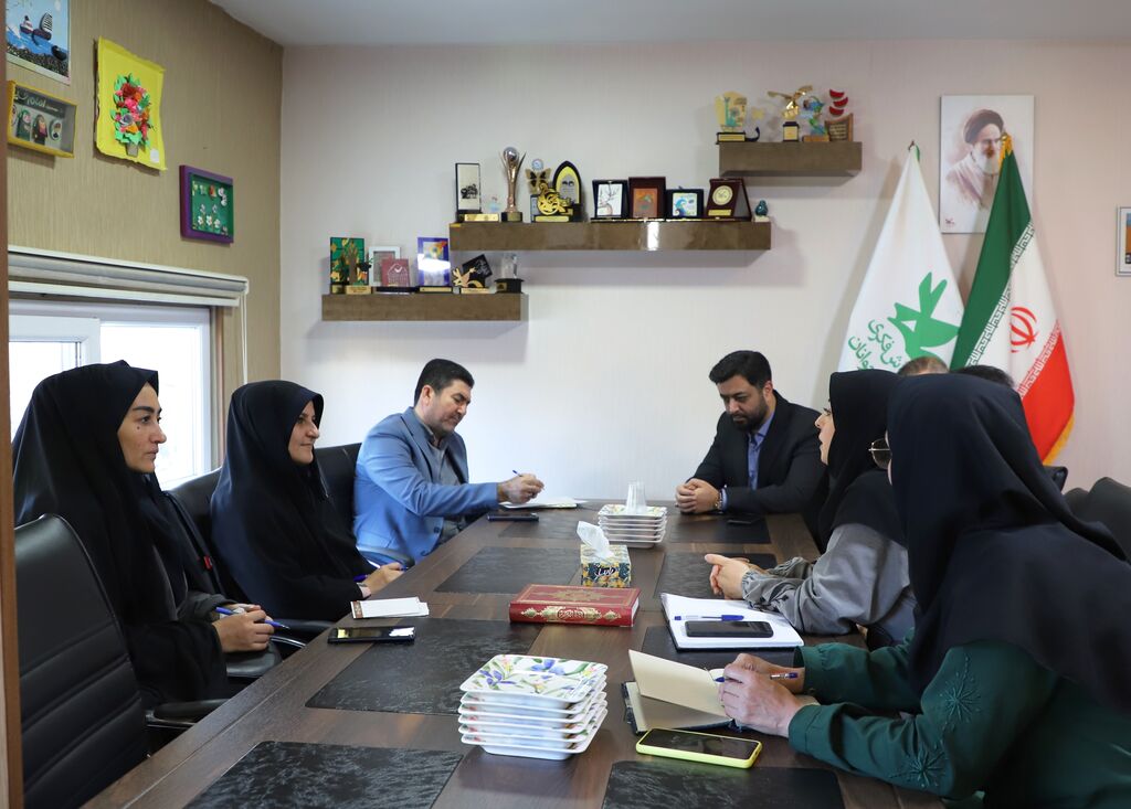 1370151-1 دیدار و نشست معاون اجتماعی و پیشگیری از وقوع جرم دادگستری استان با مدیرکل کانون قزوین