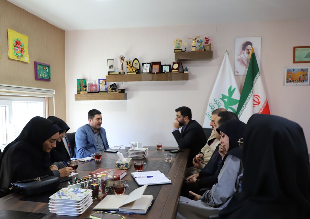 1370152-1 دیدار و نشست معاون اجتماعی و پیشگیری از وقوع جرم دادگستری استان با مدیرکل کانون قزوین