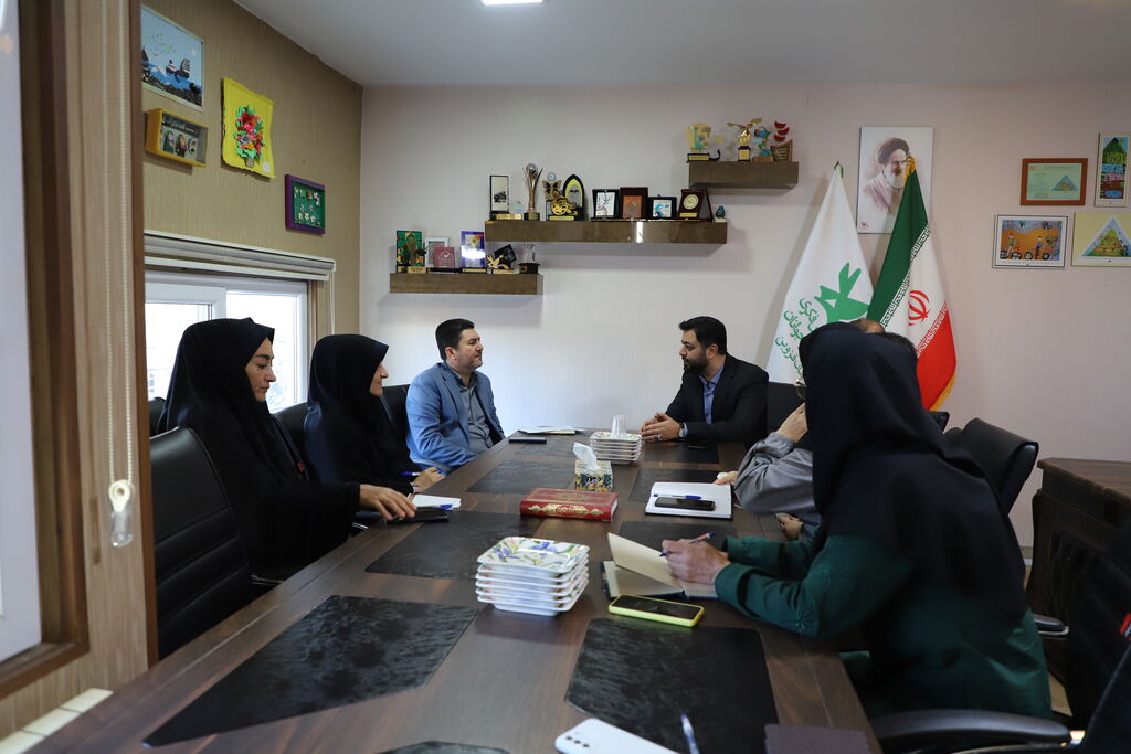 1370154-1 دیدار و نشست معاون اجتماعی و پیشگیری از وقوع جرم دادگستری استان با مدیرکل کانون قزوین