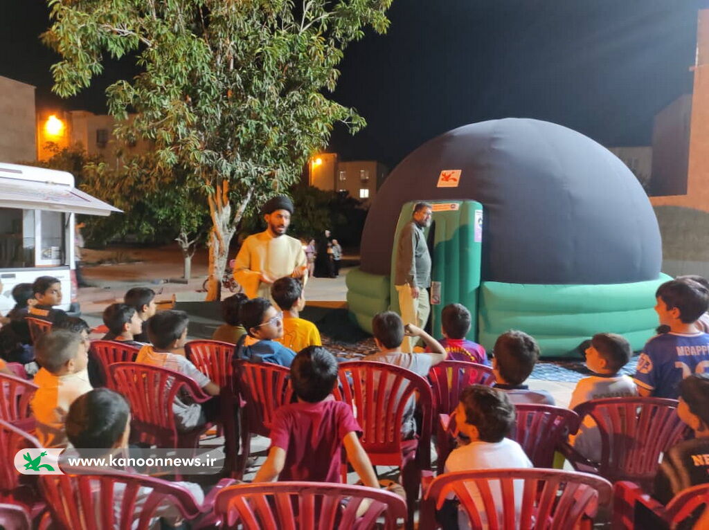 1370199-1 بچه های شهرک امام خمینی(ره) میزبان کتابخانه سیار شهری کانون بوشهر شدند