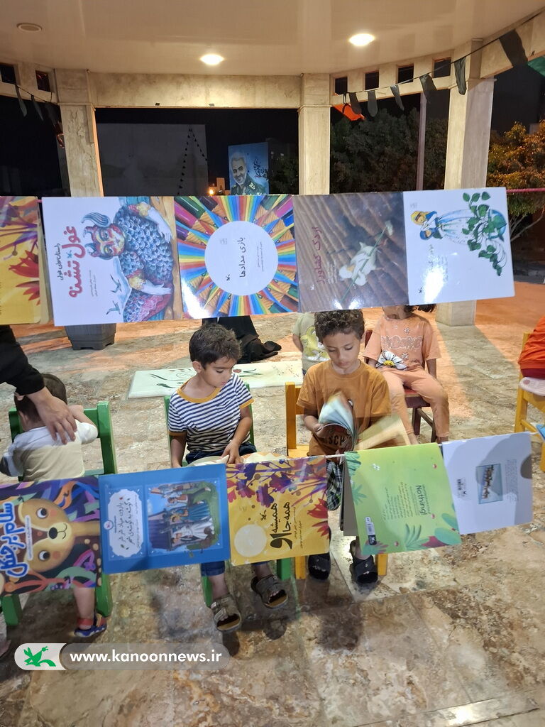 1370200-1 بچه های شهرک امام خمینی(ره) میزبان کتابخانه سیار شهری کانون بوشهر شدند