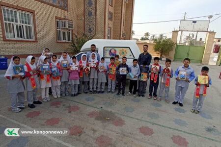 روز شاد کودکان باغک جنوبی در کنار کتابخانه سیار روستایی تنگستان