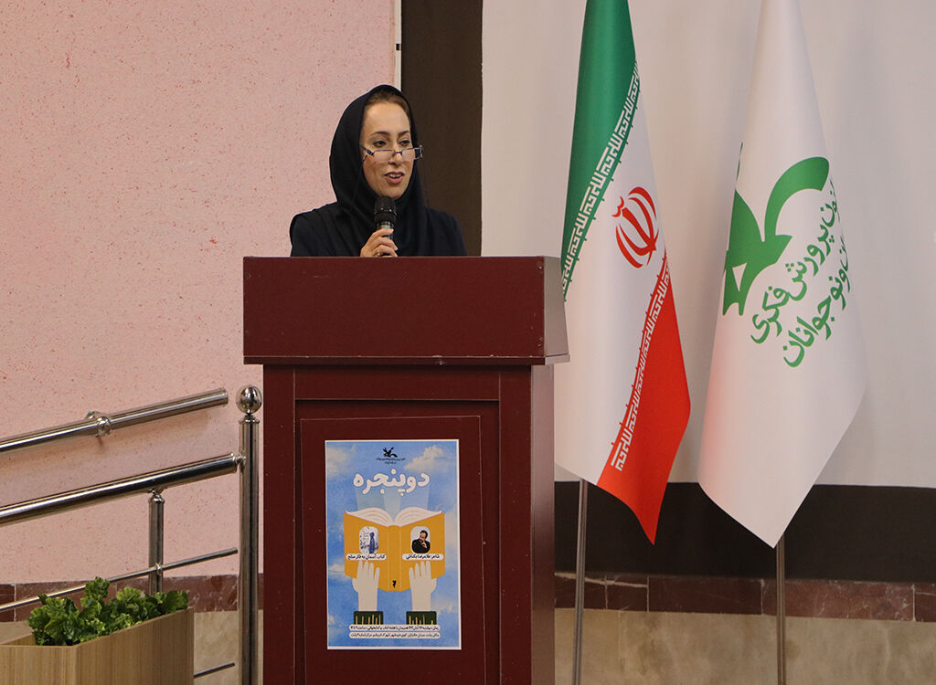 1370241-1 مربیام و برای شکفتن غنچهها میکوشم