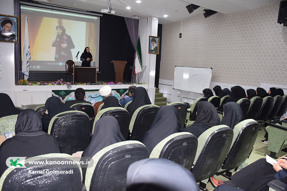 1370397-1 کارگاه قصهگویی و تشریح جشنواره بینالمللی در لرستان برگزار شد