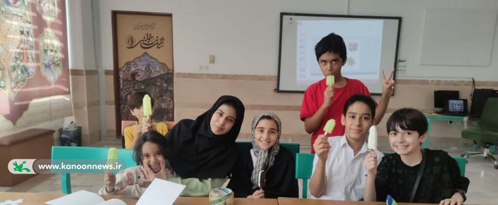 1370401 استیکر هایی از جنس «برگهای زنده کتابهای کانون پرورش فکری»