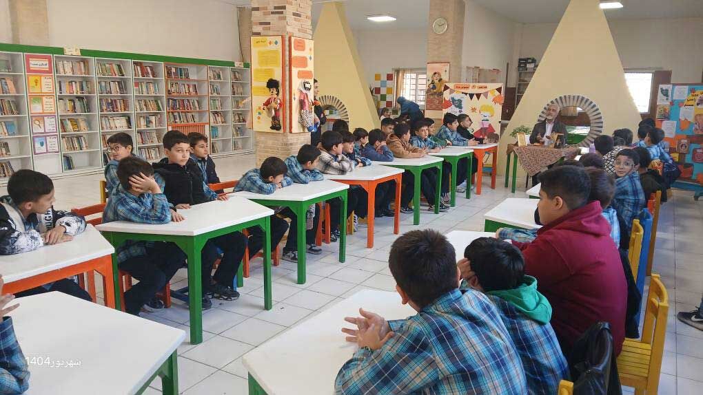 ویژه‌برنامه «بخوانیم برای ایران» با حضور مجید راستی در مرکز ۳۸ برگزار شد