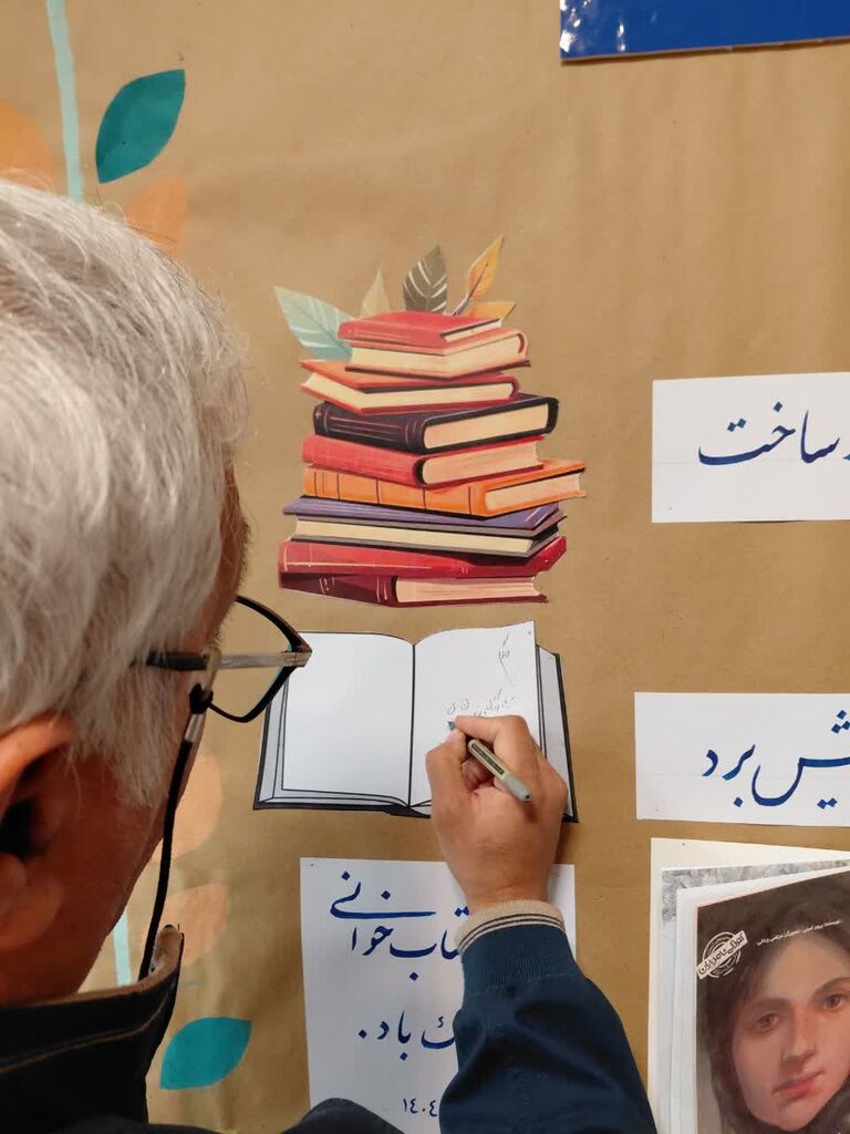 1370583-1 «نوجوانان مرکز ۳۱ در هفته کتابخوانی با پرویز امینی به دنیای نویسندگی قدم گذاشتند»