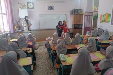 افتتاح کافه کتاب «دانایی» و اجرای نمایش عروسکی، لحظاتی شاد و آموزنده را برای کودکان رقم زد