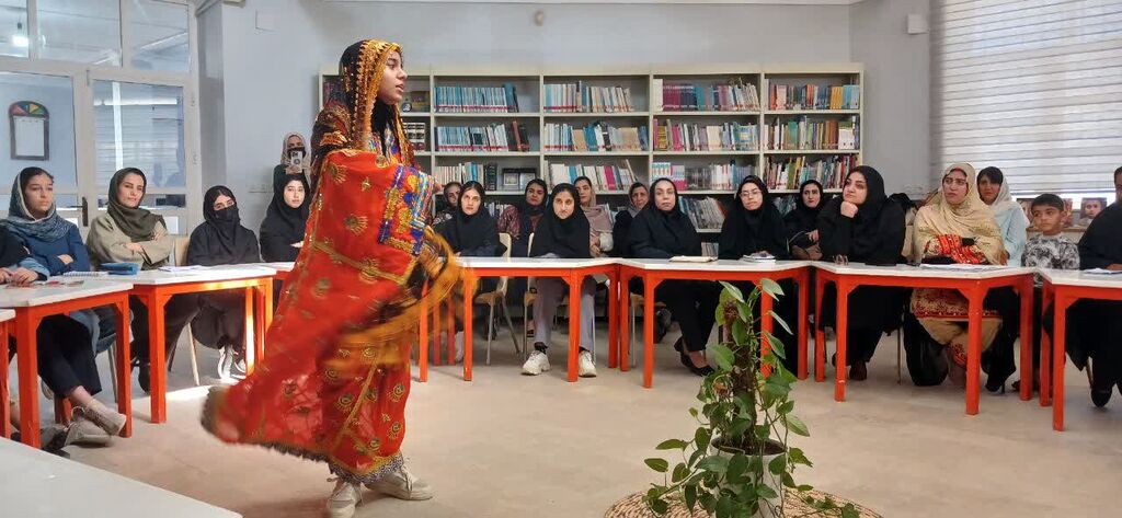 1370601-1 کارگاههای آموزش تخصصی قصه گویی در کانون هرمزگان برگزارشد