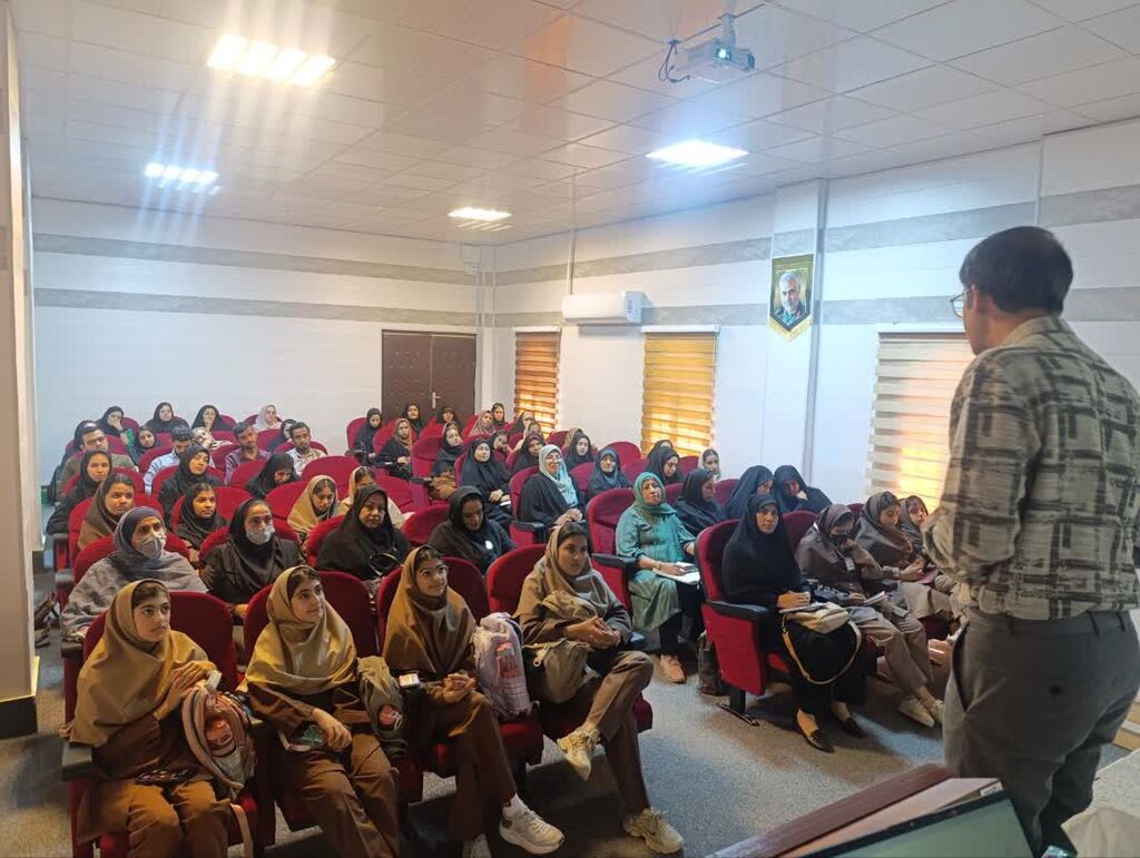 1370602-1 کارگاههای آموزش تخصصی قصه گویی در کانون هرمزگان برگزارشد