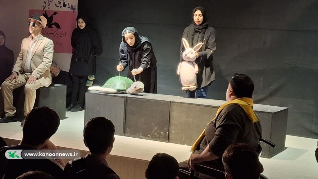 اجرای نمایش «هاپولری» هنرمندان نابینا و کم‌بینا در گنبدکاووس