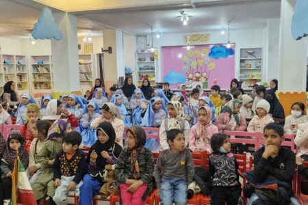 حضور بیش از ۱۰۰ کودک در جشن کتاب در بیرجند