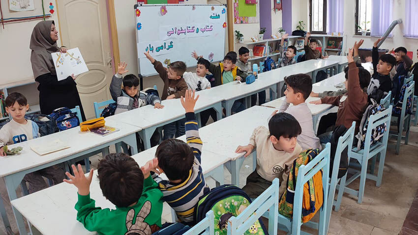 1370689-1 برگزاری ویژهبرنامههای سی و سومین دوره هفته کتاب در مراکز کانون استان اردبیل