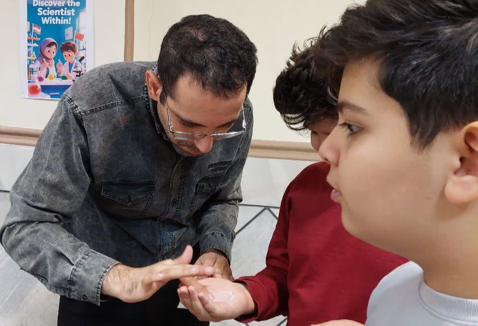 مرکز شماره ۴ کانون کرمانشاه با "شگفتی‌های علم در قلمرو کتاب"