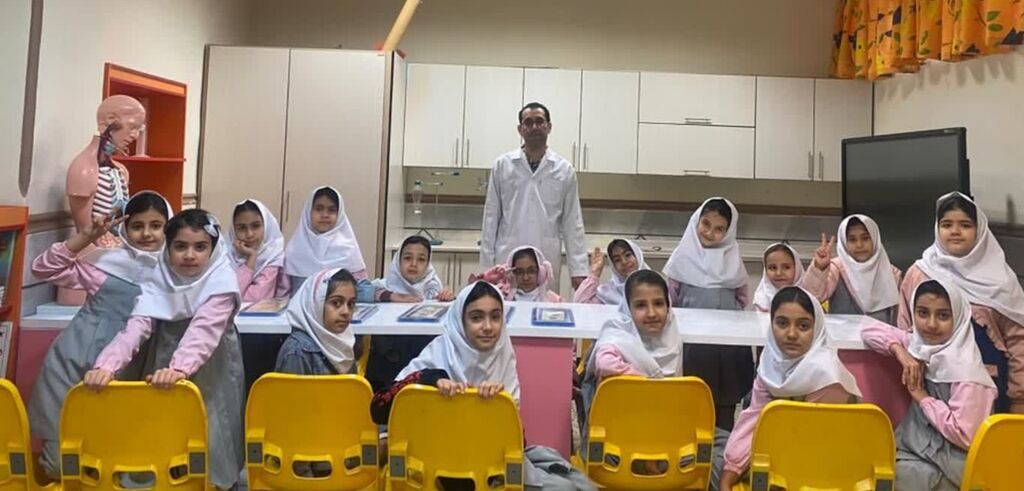 مرکز شماره ۴ کانون کرمانشاه با "شگفتی‌های علم در قلمرو کتاب"