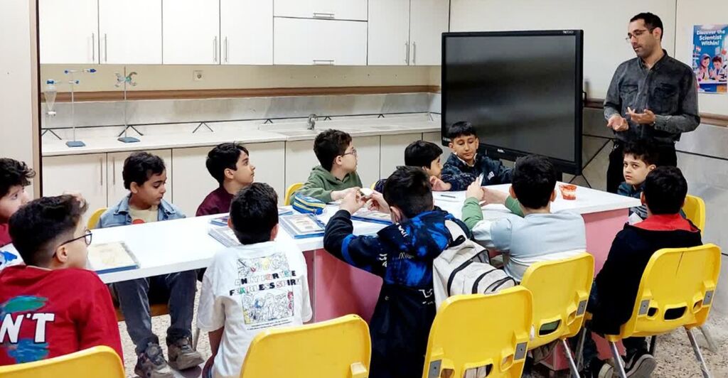 مرکز شماره ۴ کانون کرمانشاه با "شگفتی‌های علم در قلمرو کتاب"