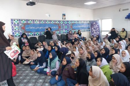 مربیان مرکز ۵ مشهد میهمان دانش‌آموزان در هفته کتاب
