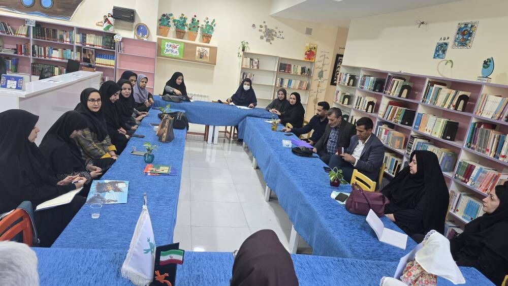 1370808-1 جلسه توجیهی مدیران مدارس هدف برنامه ملی «نماد» در مرکز شمارهدو شیراز برگزار شد