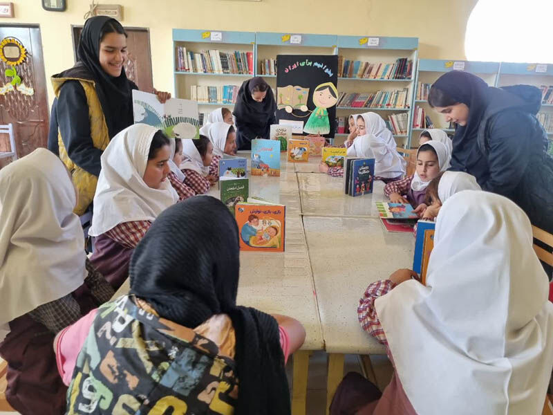 1370869-1 برگزاری ویژهبرنامههای سی و سومین دوره هفته کتاب در مراکز کانون استان اردبیل