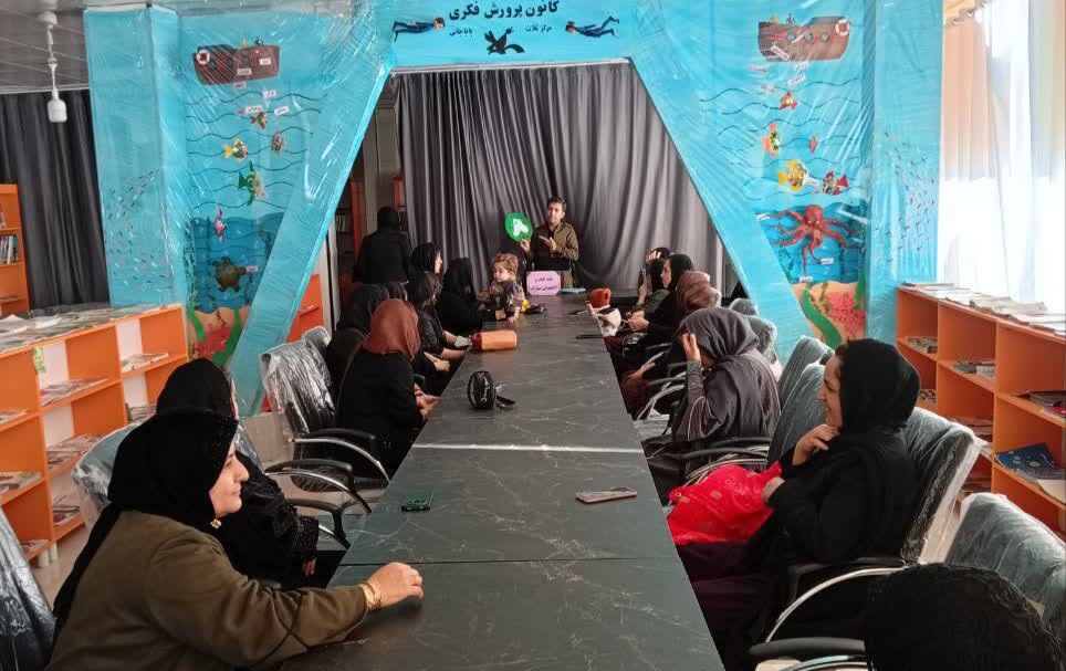 1370920-1 مرکز ثلاثباباجانی میزبان مادران کتابخوان شد