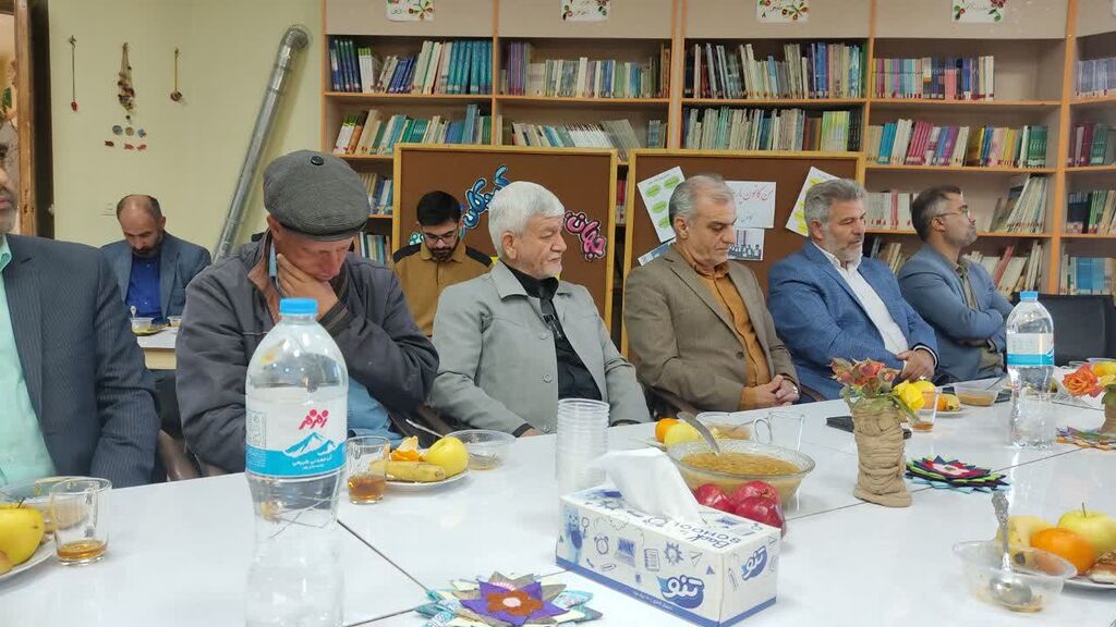 1370925-1 بازدید معاون تولید کانون از مرکز فرهنگی و هنری میامی