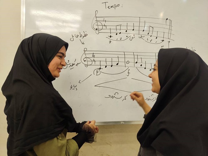 1370932-1 کارگاه آموزش سرود در مرکز آموزش کانون استان اصفهان برگزار گردید