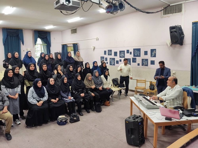 1370935-1 کارگاه آموزش سرود در مرکز آموزش کانون استان اصفهان برگزار گردید