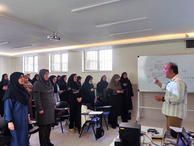 1370937-1 کارگاه آموزش سرود در مرکز آموزش کانون استان اصفهان برگزار گردید