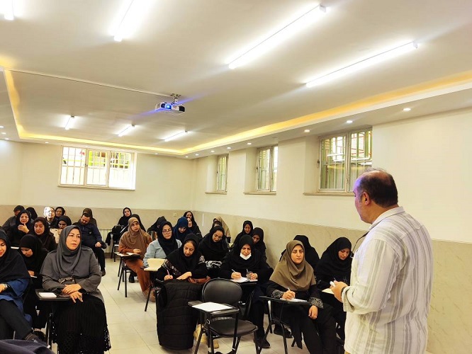 1370938-1 کارگاه آموزش سرود در مرکز آموزش کانون استان اصفهان برگزار گردید