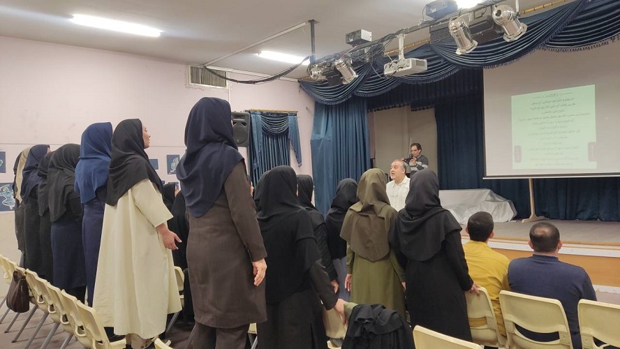 1370939-1 کارگاه آموزش سرود در مرکز آموزش کانون استان اصفهان برگزار گردید