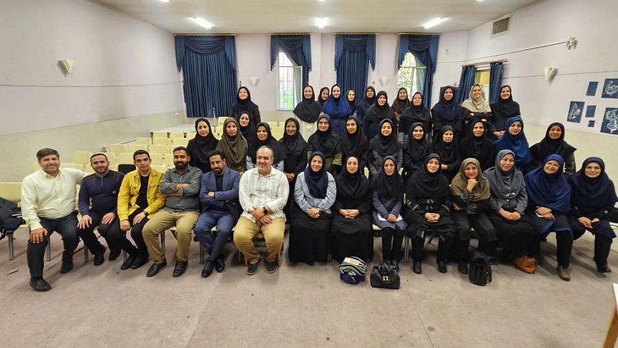 1370941-1 کارگاه آموزش سرود در مرکز آموزش کانون استان اصفهان برگزار گردید