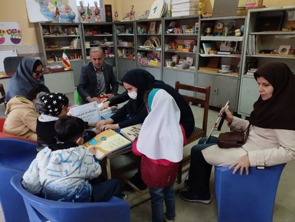1371021-1 اجرای برنامه تخصصی کتابخوانی و معرفی کتابهای «حسیـلمسی» در مدارس استثنایی ارومیه
