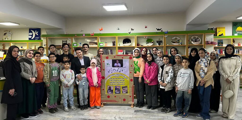 1371025 محمد دهریزی؛ نویسندهای که در مرکز فرهنگی هنری شماره ۳۵ نوجوانان را به مطالعه فراخواند