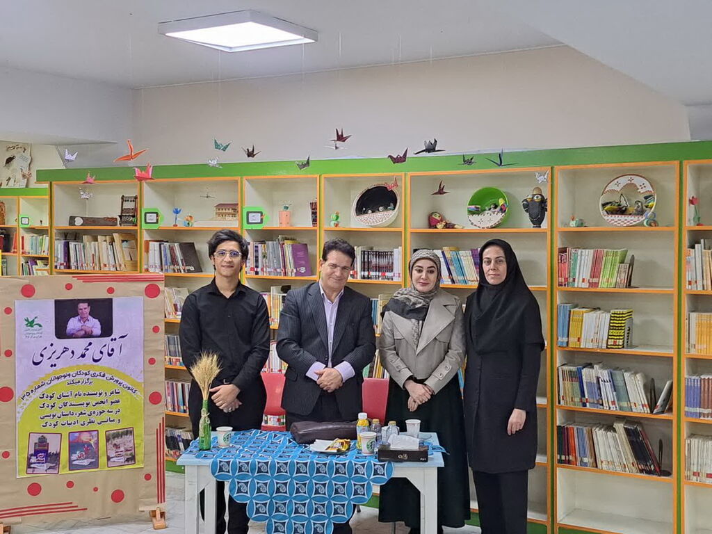 1371029-1 محمد دهریزی؛ نویسندهای که در مرکز فرهنگی هنری شماره ۳۵ نوجوانان را به مطالعه فراخواند