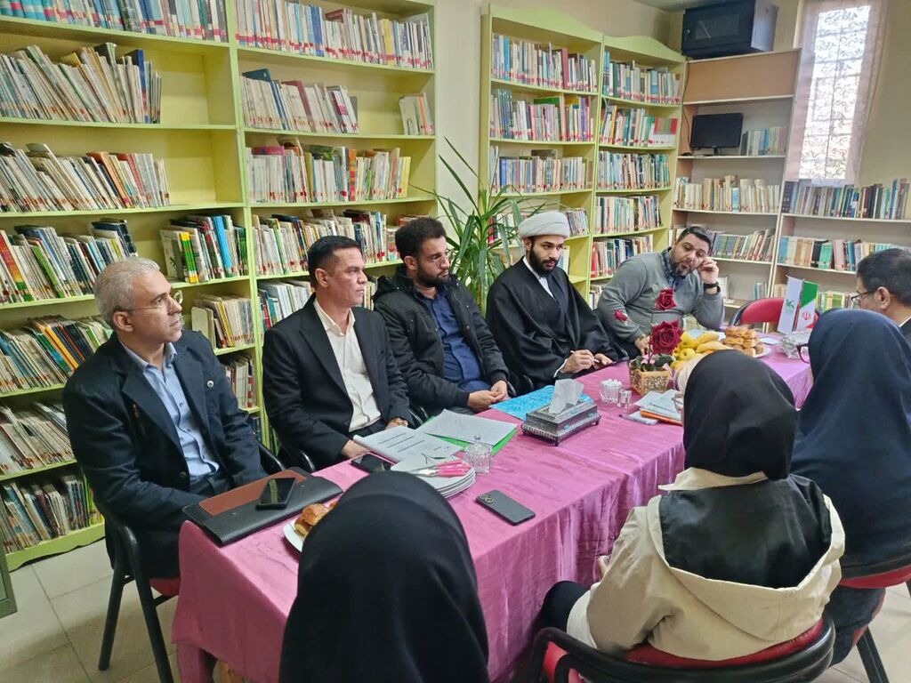 1371055-1 بازدید معاون توسعه کانون از مرکز فرهنگی و هنری شماره ۲شاهرود