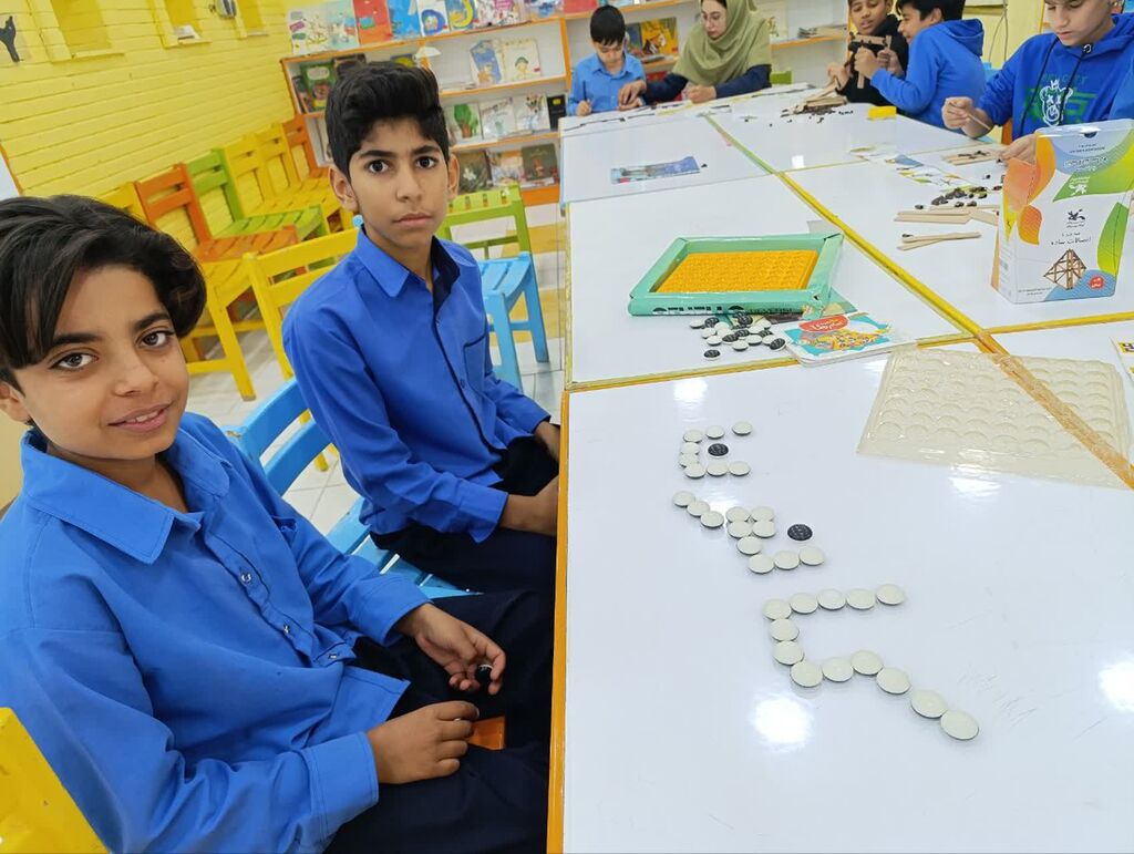 1371057-1 پاسداشت هفته کتاب و کتابخوانی در مرکز فرهنگی هنری حاجی آباد