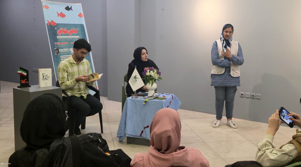 1371072-1 نقد کتاب و قصه گویی در کتاب سرای سرو، تجربهای متفاوت برای نوجوانان کانون استان قم