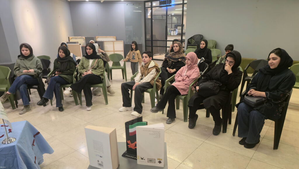 1371081-1 نقد کتاب و قصه گویی در کتاب سرای سرو، تجربهای متفاوت برای نوجوانان کانون استان قم