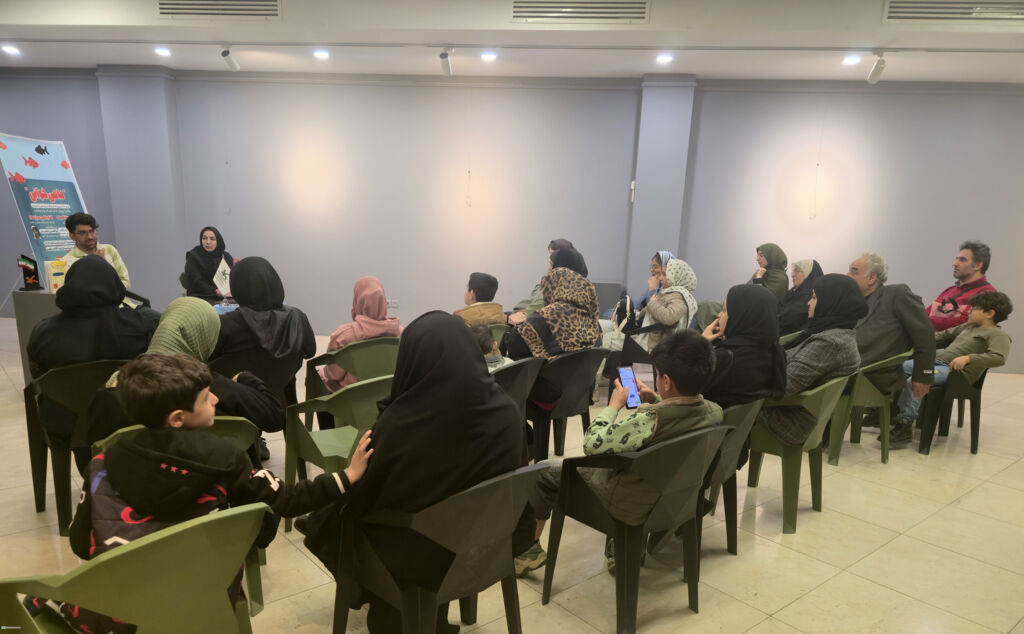 1371089-1 نقد کتاب و قصه گویی در کتاب سرای سرو، تجربهای متفاوت برای نوجوانان کانون استان قم