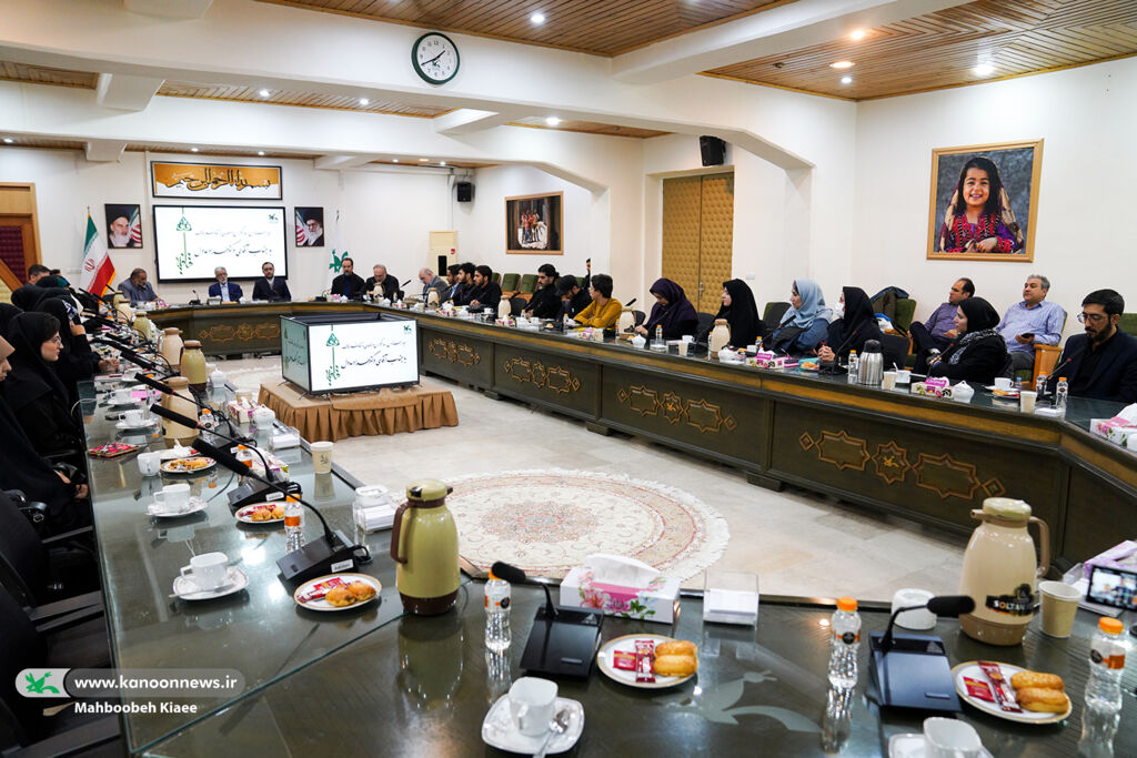 1371292-1 نوجوانان عضو باشگاه قاف، شاگردان اخلاق و ادب کشور هستند