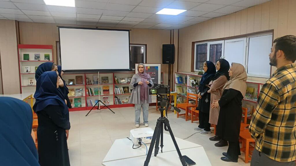 1371303-1 برگزاری دوره آموزشی «تئاتر اشیا» با حضور مربیان کانون پرورش فکری کودکان و نوجوانان استان البرز