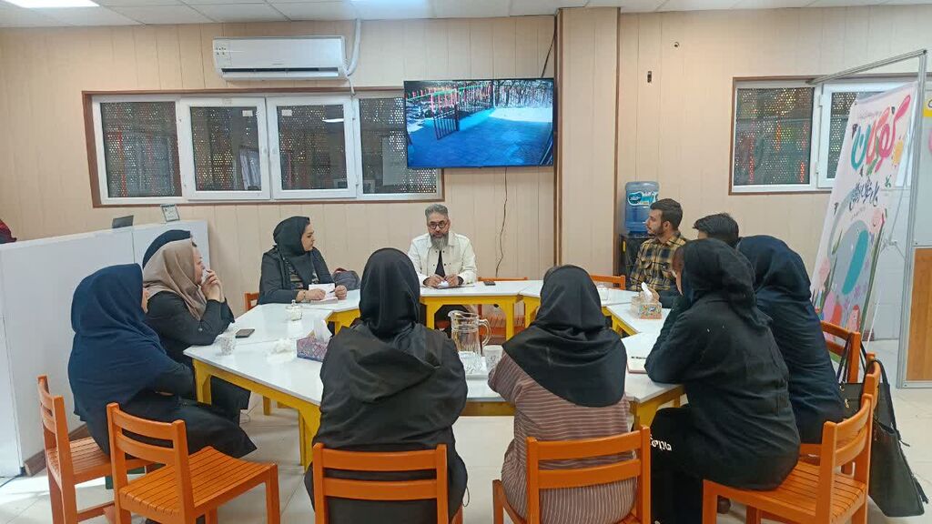 1371307-1 برگزاری دوره آموزشی «تئاتر اشیا» با حضور مربیان کانون پرورش فکری کودکان و نوجوانان استان البرز