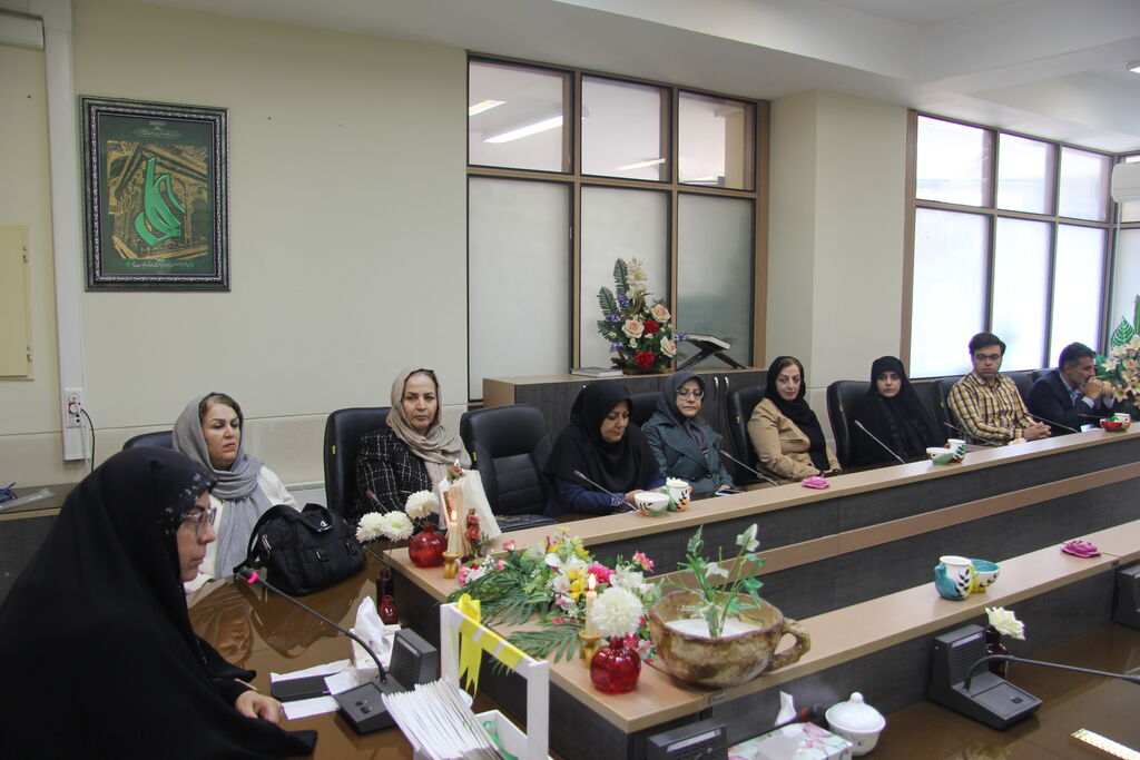 1371434-1 همنشینی صمیمی «به صرف چای و کتاب» به مناسبت هفته کتاب